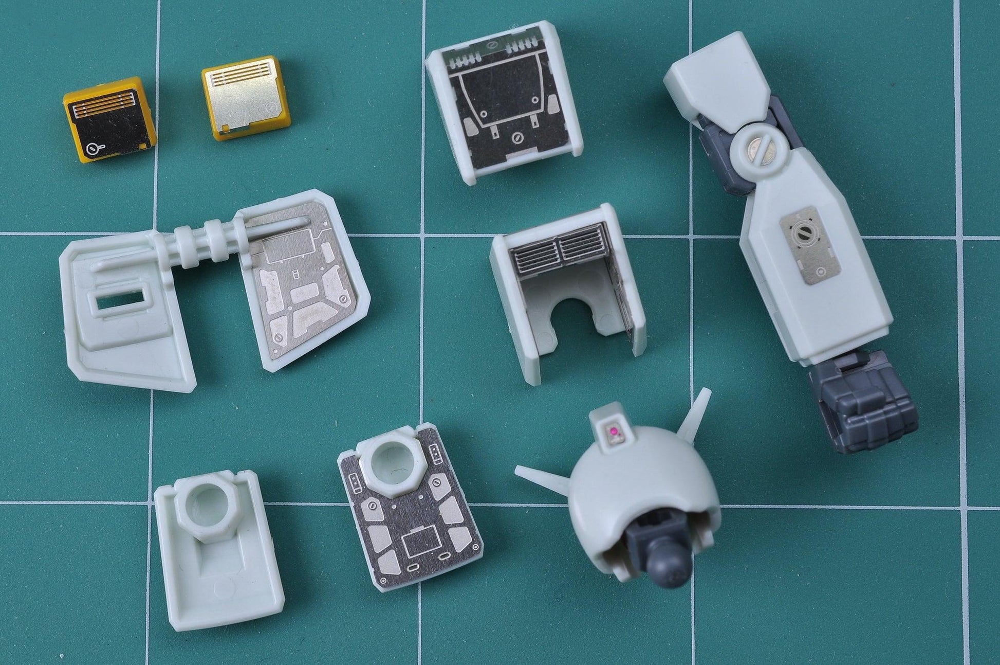 S21 - EG 1/144 RX-78-2 Gundam Photo Etch Parts + Water Decal [Madworks] - Show Me What You Bot